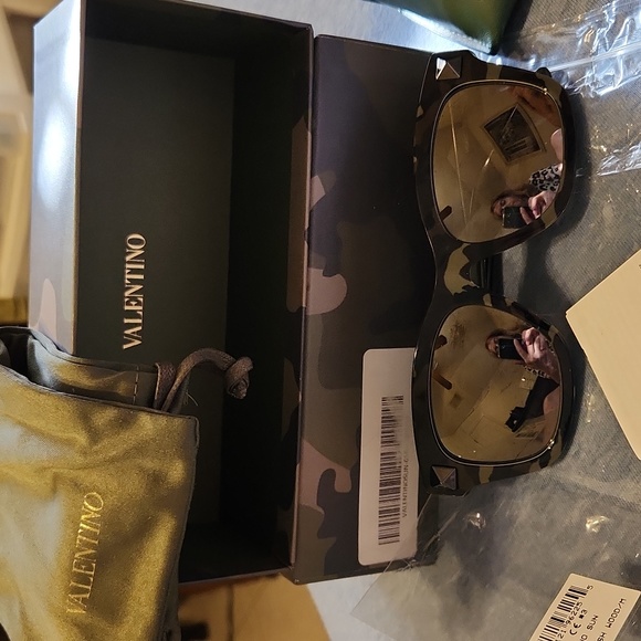 Valentino resin camo wayfarer silver mirrored sunglasses 👓 - Picture 14 of 14